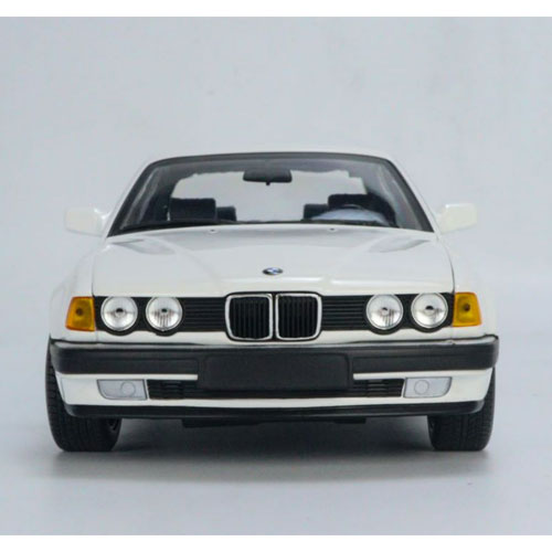 ماکت ماشین بی ام و 730I E34 مینیچمپس