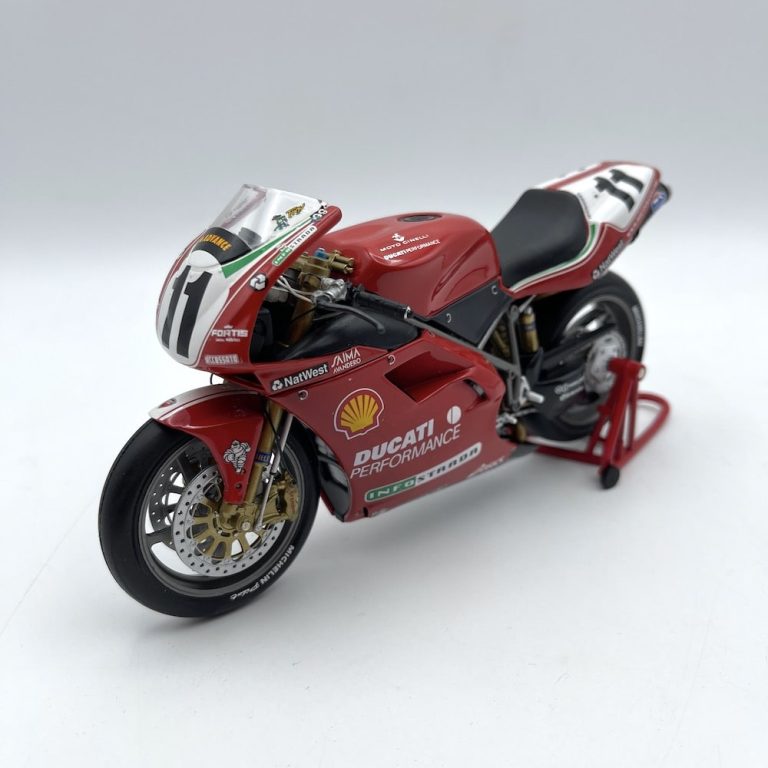 ماکت موتور دوکاتی 996 سوپربایک امضا شده توسط تروی کرسر